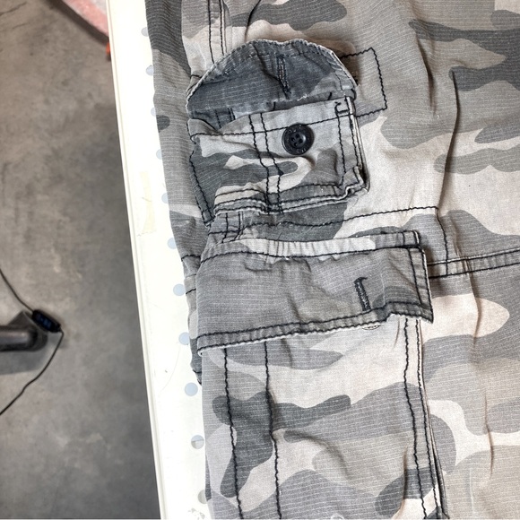 Airwalk Men’s Camouflage Sporty Knee Length Shorts Lots of Pockets Size 30 - Picture 8 of 16